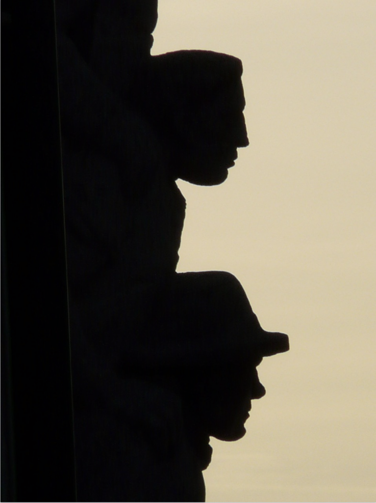 silhouette 2 faces vertical